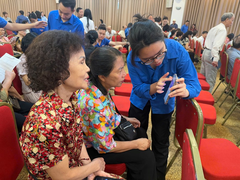Hàng nghìn người dân Tây Hồ được trang bị kỹ năng qua mô hình “Bình dân học vụ số“ - ảnh 1