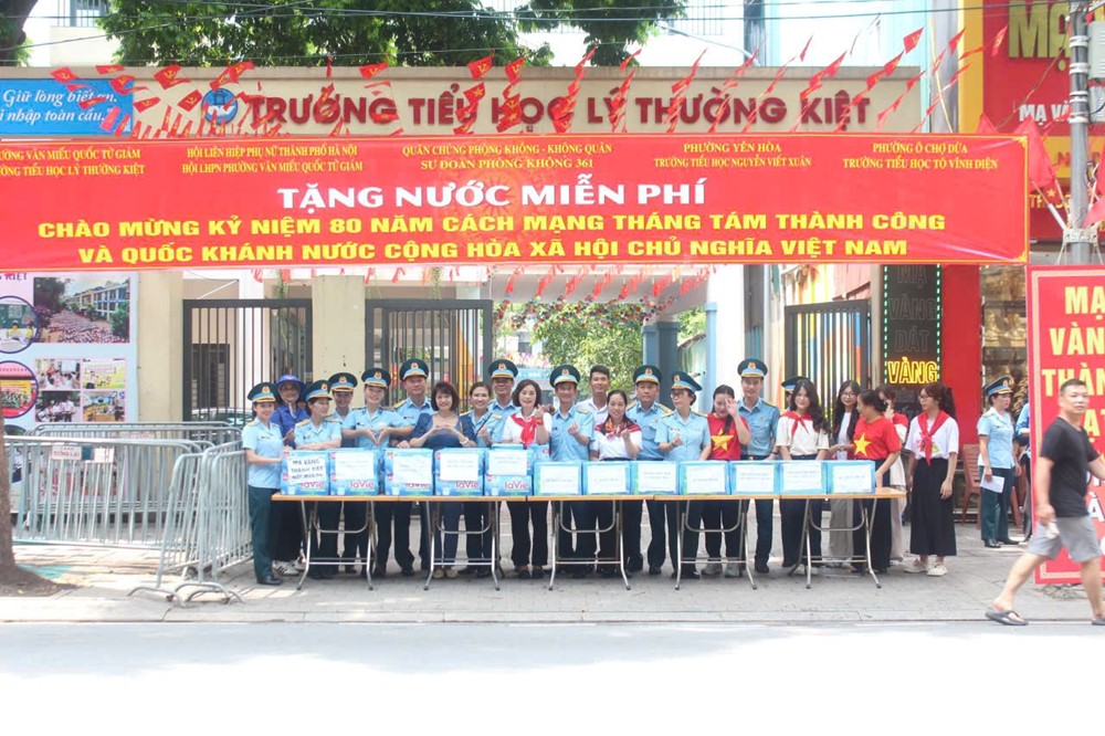 Sư đoàn Phòng không 361: Tiếp sức người dân, lan tỏa tinh thần “Quân - Dân đồng lòng” - ảnh 1