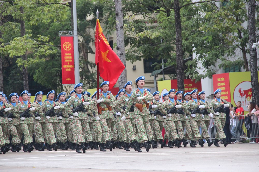 Ấn tượng gương mặt rạng rỡ, thần thái của các “bóng hồng” tại Lễ Tổng duyệt diễu binh - ảnh 5