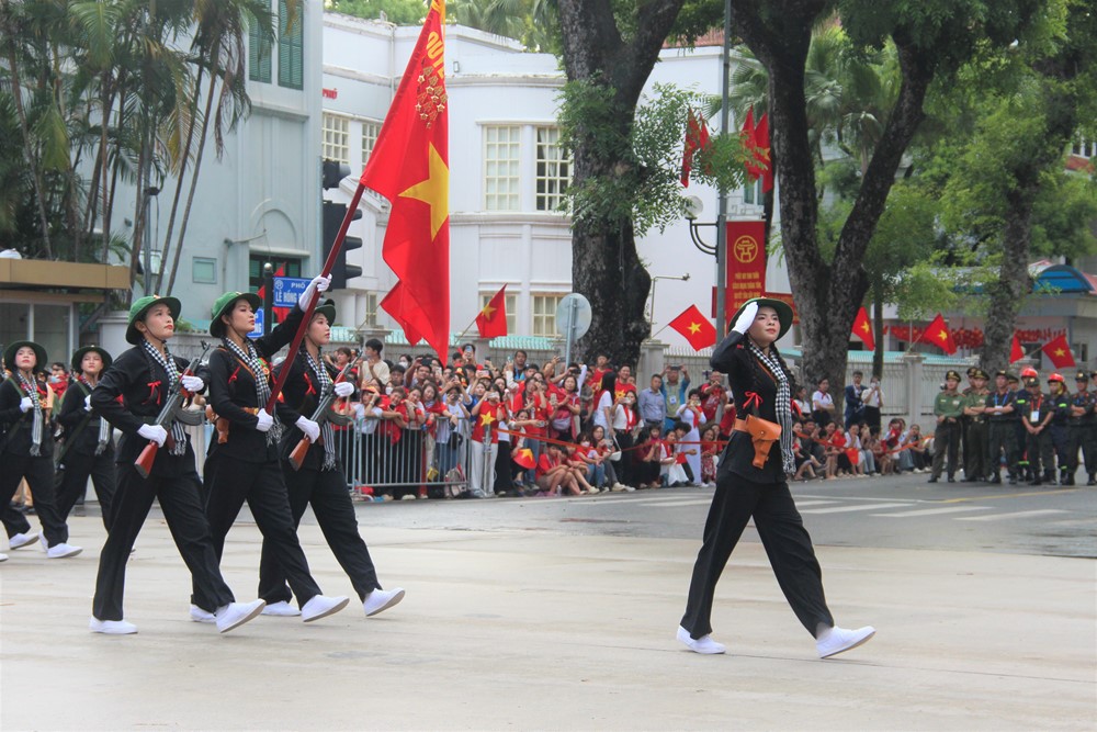 Ấn tượng gương mặt rạng rỡ, thần thái của các “bóng hồng” tại Lễ Tổng duyệt diễu binh - ảnh 9