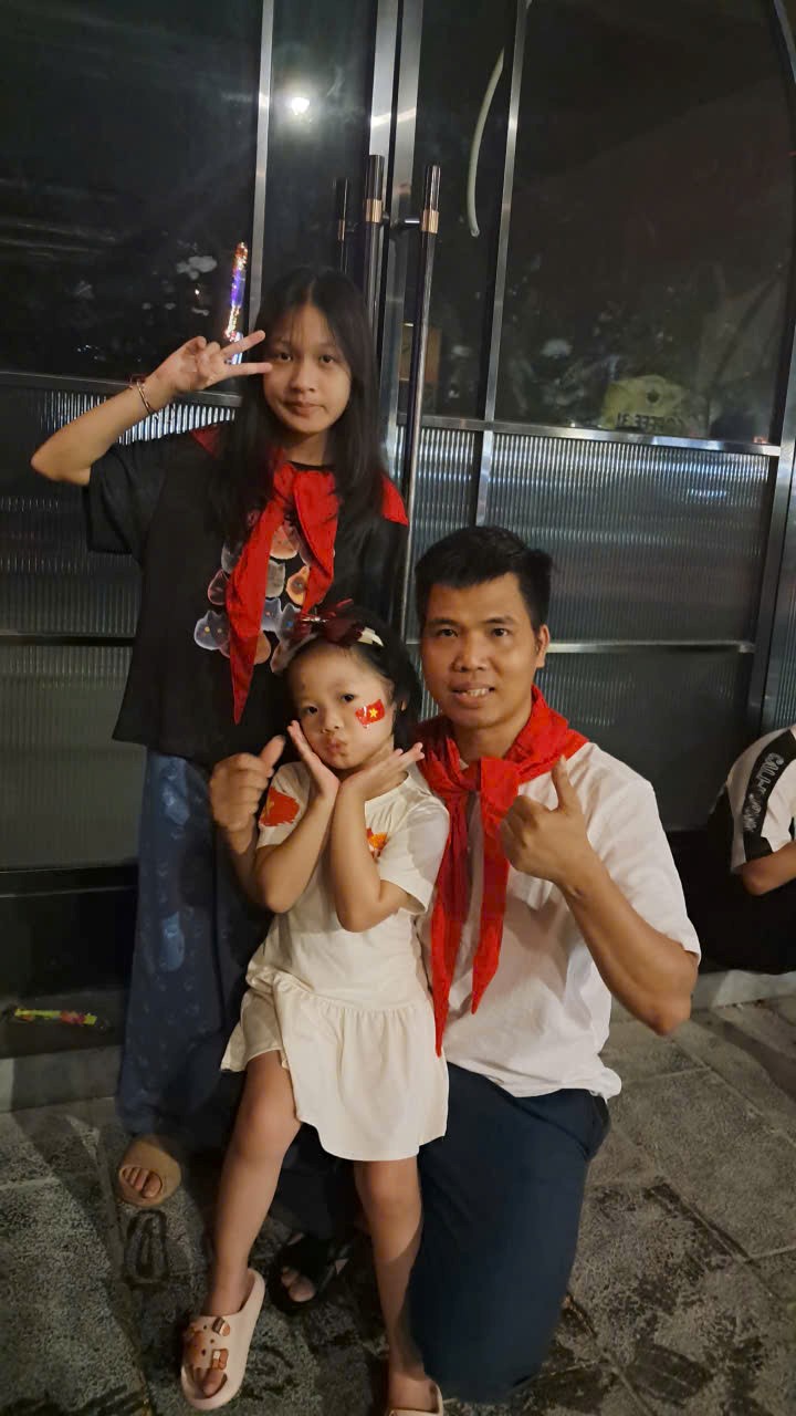 Người dân nô nức hòa mình vào không khí Tết Độc lập quanh Hồ Gươm - ảnh 11