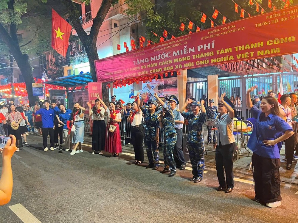 Phụ nữ Thủ đô tích cực tham gia hoạt động tình nguyện phục vụ Đại lễ A80 - ảnh 8
