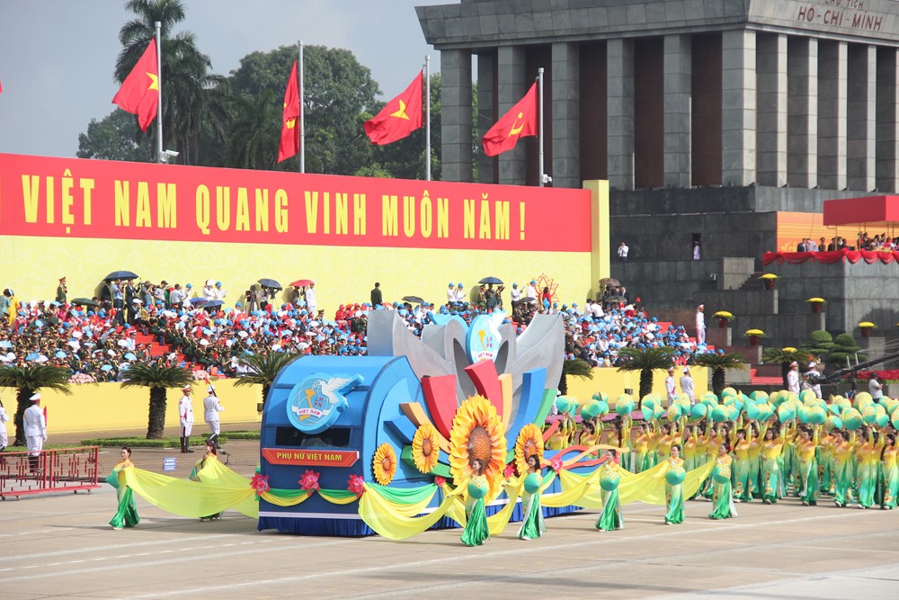 Phụ nữ Việt Nam duyên dáng tại Lễ diễu binh, diễu hành kỷ niệm 80 năm Quốc khánh - ảnh 2