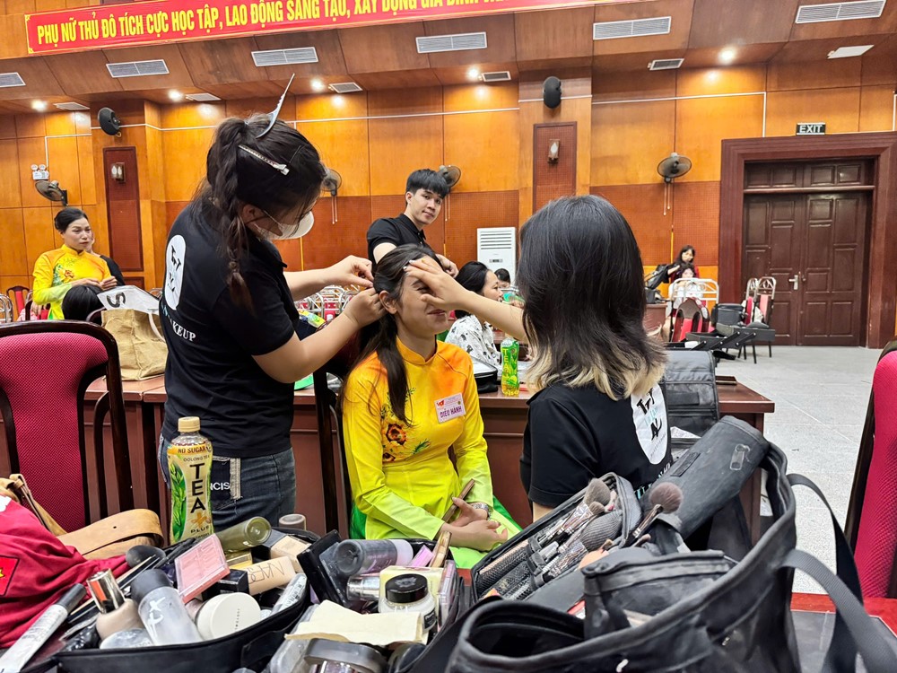 Sẵn sàng cho ngày hội lớn của non sông: Khối Phụ nữ Việt Nam trước giờ diễu hành - ảnh 4
