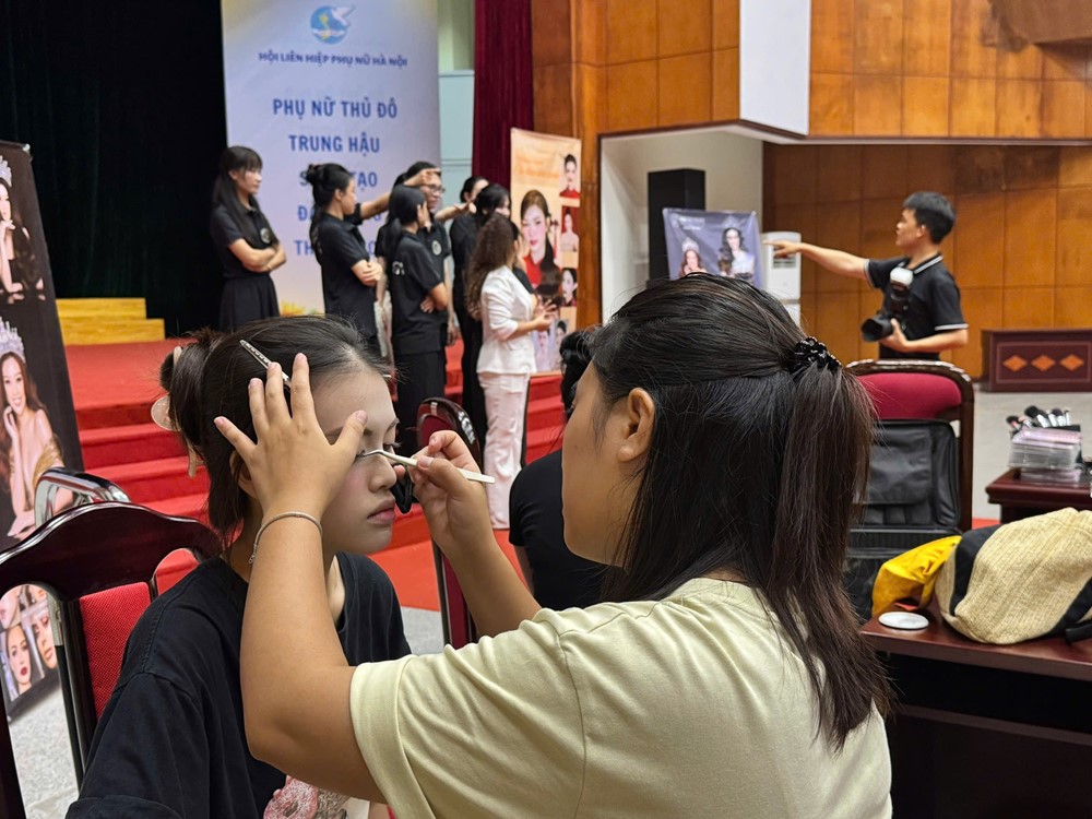 Sẵn sàng cho ngày hội lớn của non sông: Khối Phụ nữ Việt Nam trước giờ diễu hành - ảnh 9