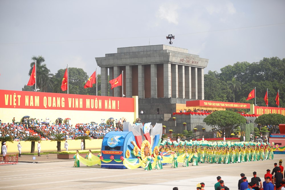 Phụ nữ Việt Nam duyên dáng tại Lễ diễu binh, diễu hành kỷ niệm 80 năm Quốc khánh - ảnh 1