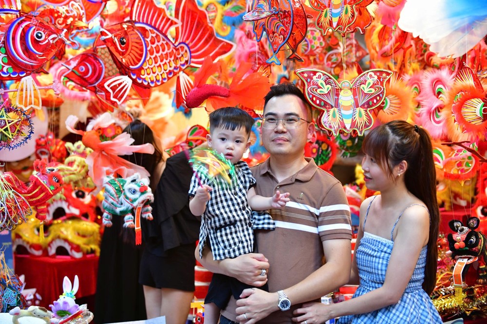 Phố Hàng Mã rực rỡ sắc màu Trung thu - ảnh 8