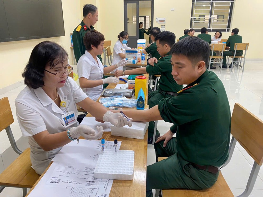 Nữ chiến sĩ áo trắng tận tụy ở bệnh xá Học viện Chính trị - ảnh 2