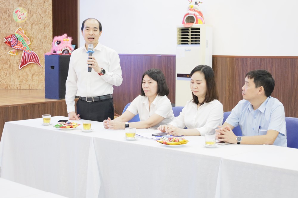 Lãnh đạo Sở Y tế thăm, tặng quà trung thu cho các em thiếu nhi - ảnh 1