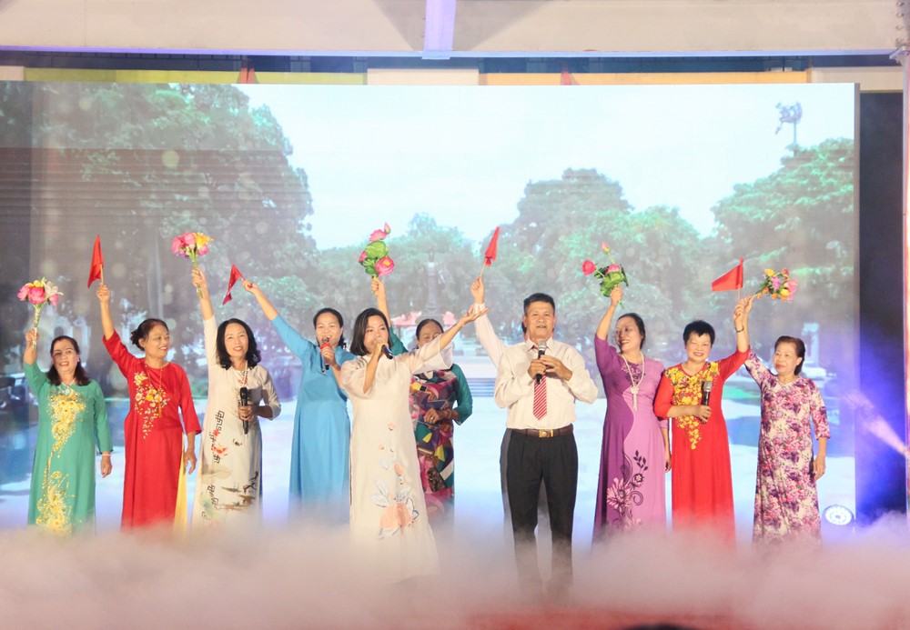 Phường Phú Thượng rộn ràng “Lời ca dâng Đảng”  - ảnh 11