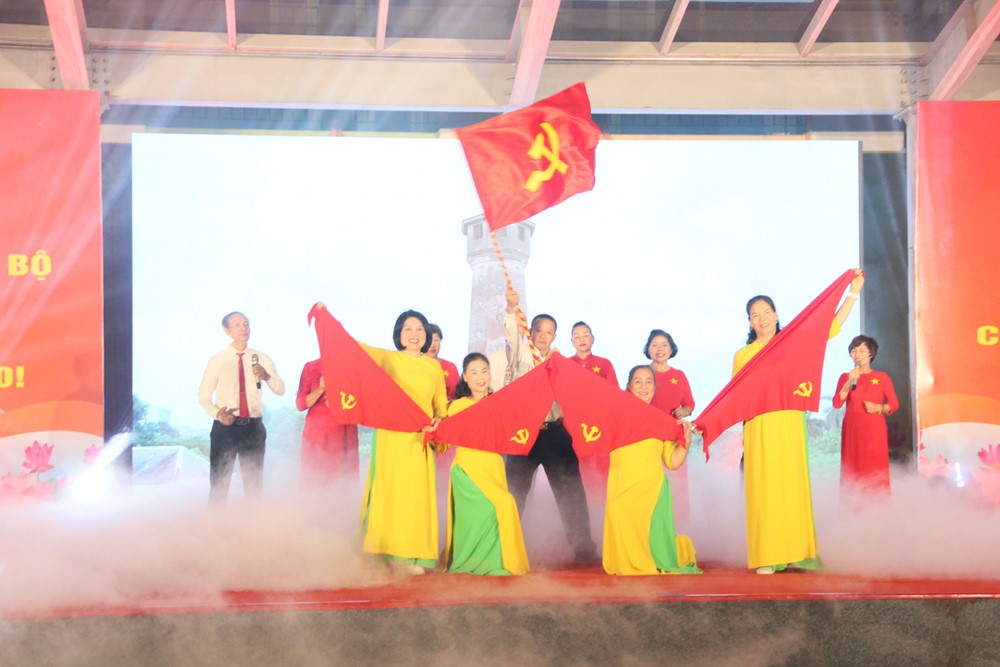 Phường Phú Thượng rộn ràng “Lời ca dâng Đảng”  - ảnh 9