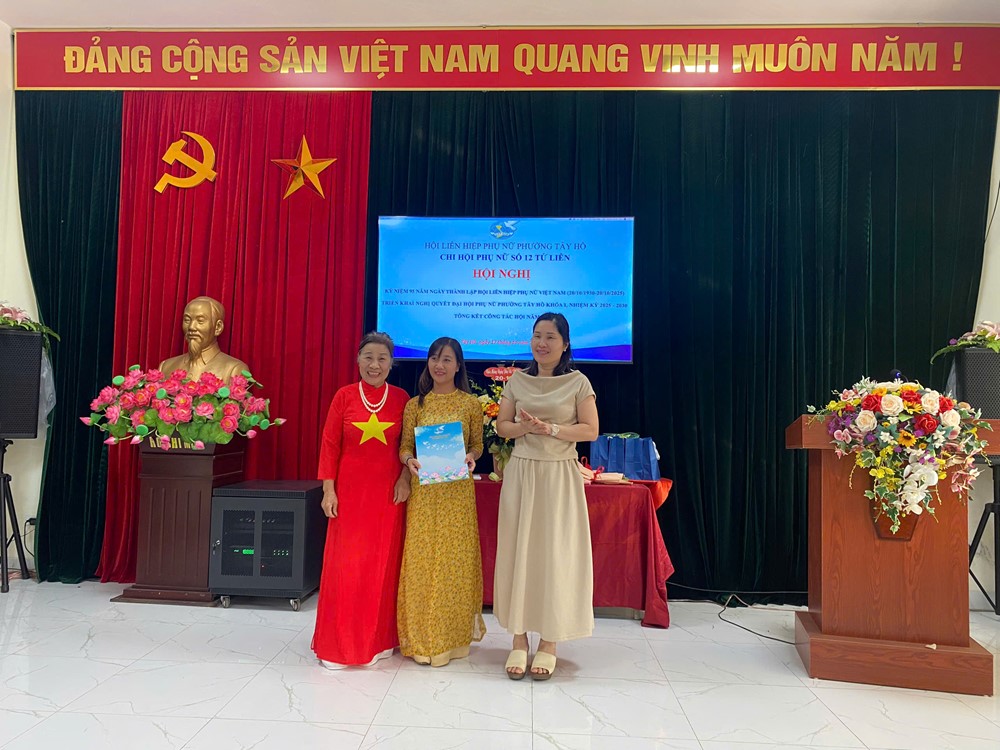 Phụ nữ Tây Hồ trang trọng kỷ niệm 95 năm ngày thành lập Hội LHPN Việt Nam và triển khai Nghị quyết nhiệm kỳ mới - ảnh 1