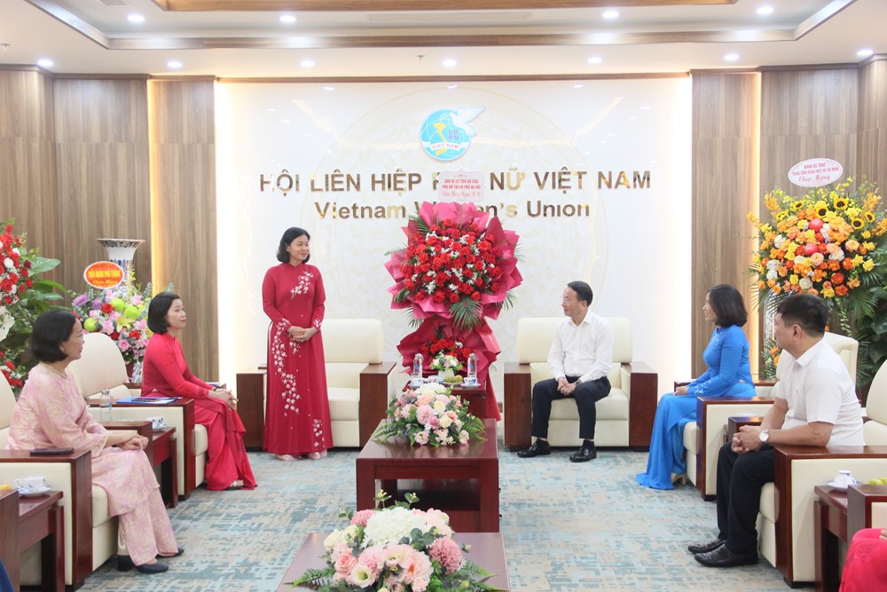 Thăm, chúc mừng Trung ương Hội LHPN Việt Nam nhân kỷ niệm 95 năm ngày thành lập Hội - ảnh 1