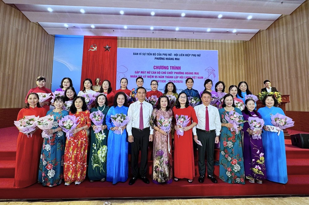 Hoàng Mai gặp mặt nữ cán bộ chủ chốt nhân dịp kỷ niệm 95 năm ngày Phụ nữ Việt Nam - ảnh 3