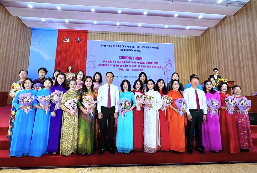 Hoàng Mai gặp mặt nữ cán bộ chủ chốt nhân dịp kỷ niệm 95 năm ngày Phụ nữ Việt Nam - ảnh 4