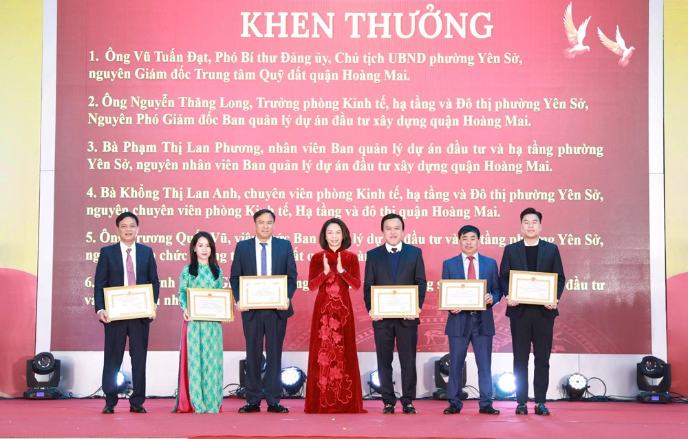Nhấn vào ảnh để phóng to Phường Yên Sở: Gắn biển công trình trường THPT Đỗ Mười chào mừng Đại hội XIV của Đảng - ảnh 3