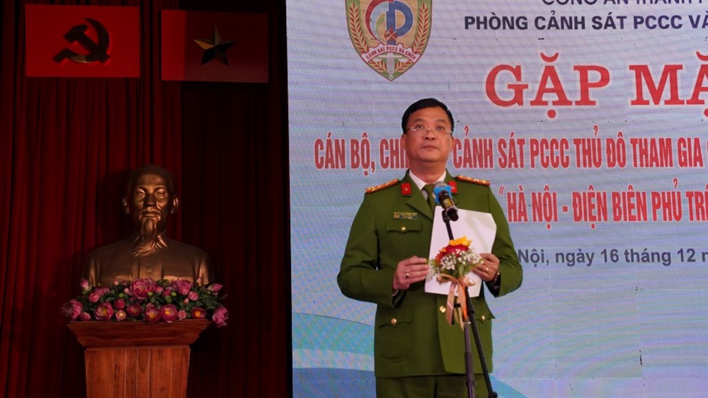 Gặp mặt cán bộ, chiến sĩ PCCC nhân kỷ niệm 50 năm Chiến thắng Hà Nội - Điện Biên Phủ trên không - ảnh 1