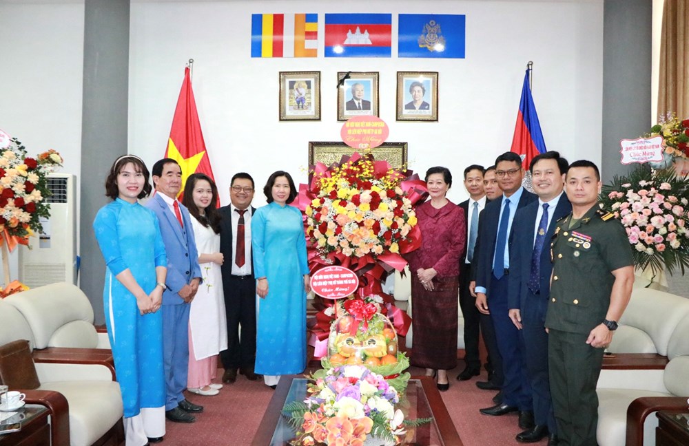 Hội Hữu nghị Việt Nam-Campuchia TP Hà Nội: Thăm, chúc Tết cổ truyền Campuchia - ảnh 4