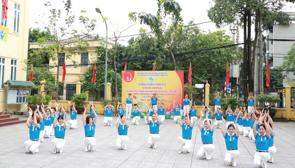 Phụ nữ quận Hoàng Mai đồng diễn dân vũ chào mừng 70 năm Chiến thắng Điện Biên Phủ - ảnh 3