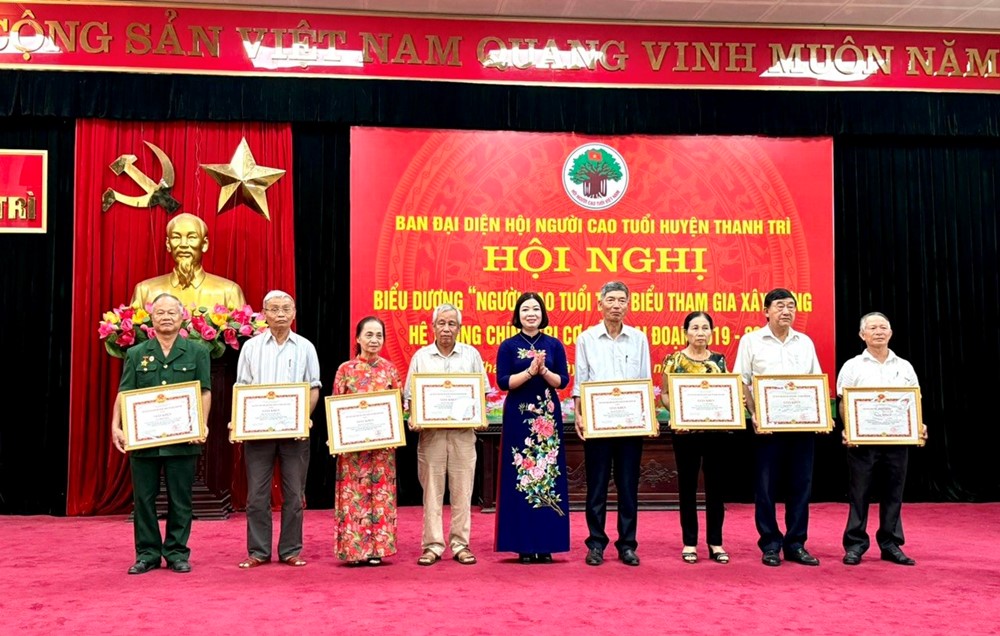 Huyện Thanh Trì: Biểu dương 47 người cao tuổi tích cực tham gia xây dựng hệ thống chính trị cơ sở - ảnh 6