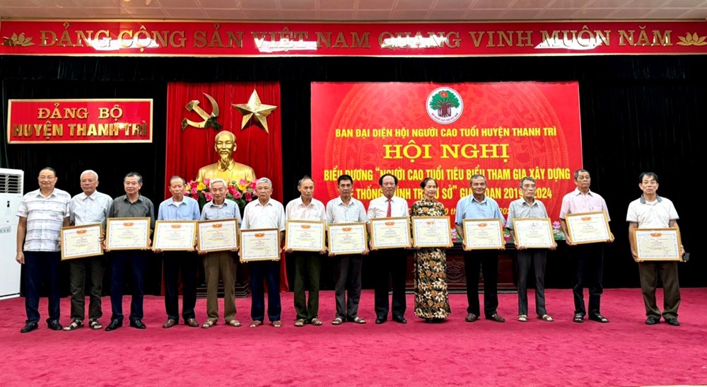 Huyện Thanh Trì: Biểu dương 47 người cao tuổi tích cực tham gia xây dựng hệ thống chính trị cơ sở - ảnh 7