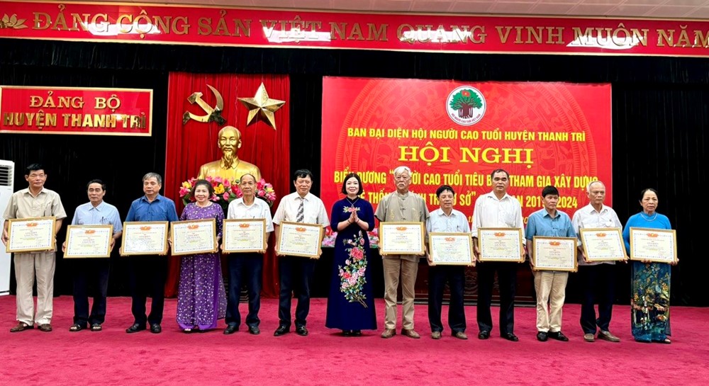 Huyện Thanh Trì: Biểu dương 47 người cao tuổi tích cực tham gia xây dựng hệ thống chính trị cơ sở - ảnh 8