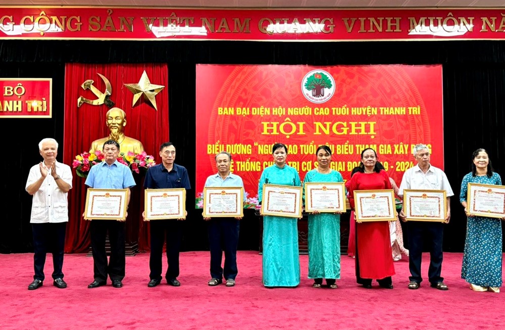 Huyện Thanh Trì: Biểu dương 47 người cao tuổi tích cực tham gia xây dựng hệ thống chính trị cơ sở - ảnh 9