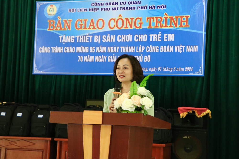 Công đoàn cơ quan Hội LHPN Hà Nội: Trao tặng thiết bị sân chơi cho trẻ em xã Khánh Thượng, huyện Ba Vì - ảnh 5