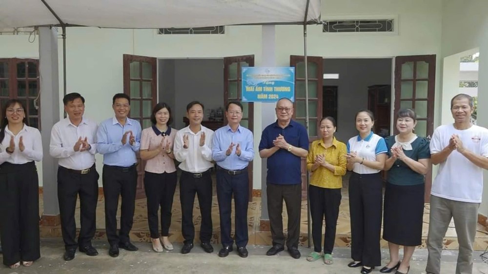 Hội LHPN huyện Ba Vì: Bàn giao nhà “Mái ấm tình thương” cho hội viên thuộc diện hộ nghèo, đơn thân trên địa bàn - ảnh 3