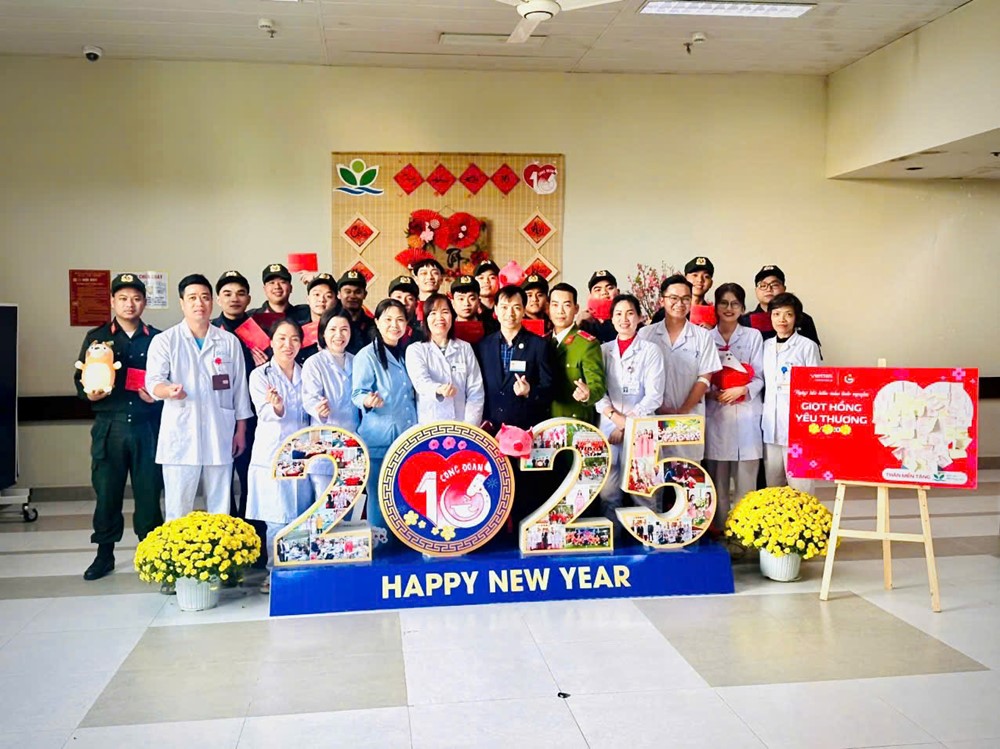 Cảnh sát cơ động đặc nhiệm Hà Nội “chi viện” máu khẩn cho Bệnh viện Nhi Trung ương - ảnh 1