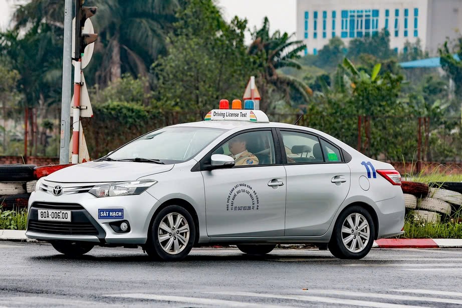 Điểm mới về sát hạch lái xe: Trượt lý thuyết vẫn được thi thực hành - ảnh 1