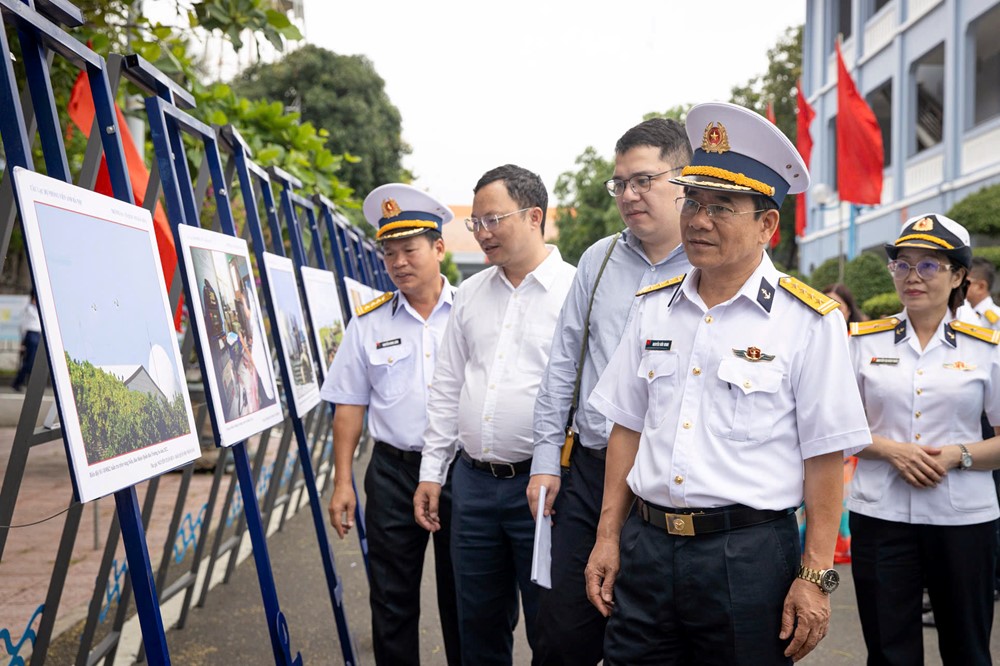 Triển lãm ảnh “Hoàng Sa, Trường Sa - Tổ quốc nơi đầu sóng”  - ảnh 3