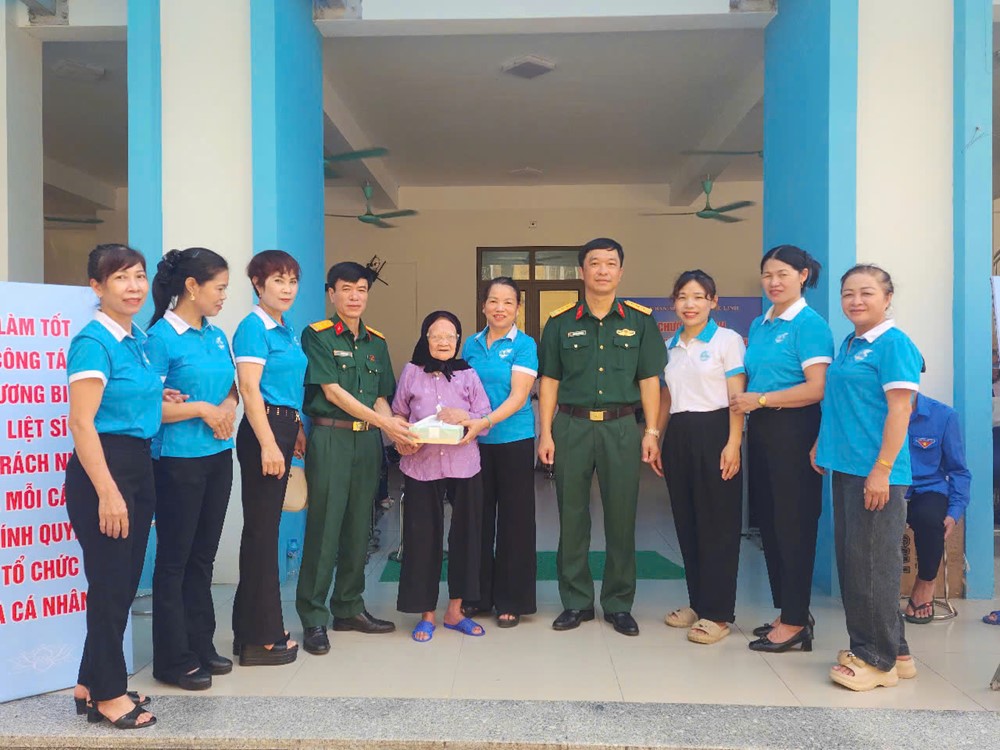Khám bệnh, tư vấn sức khỏe, cấp thuốc cho hơn 700 đối tượng chính sách tại xã Mê Linh - ảnh 6