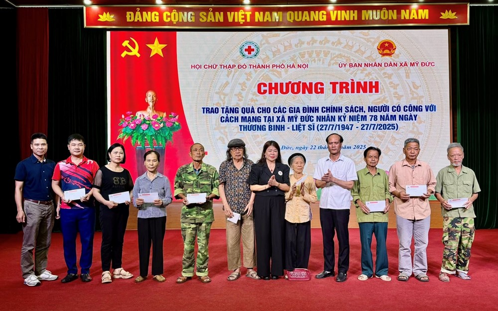 Hội Chữ thập đỏ Hà Nội tri ân các gia đình chính sách, người có công trên địa bàn - ảnh 2