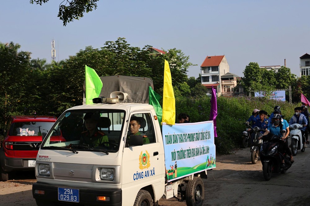 Xã Mê Linh phát động tổng vệ sinh môi trường Sáng - Xanh - Sạch - Đẹp - ảnh 3