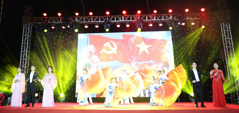 Xã Mê Linh tổ chức Chương trình nghệ thuật chào mừng kỷ niệm 80 năm Cách mạng Tháng Tám thành công và Quốc khánh 2/9 - ảnh 2