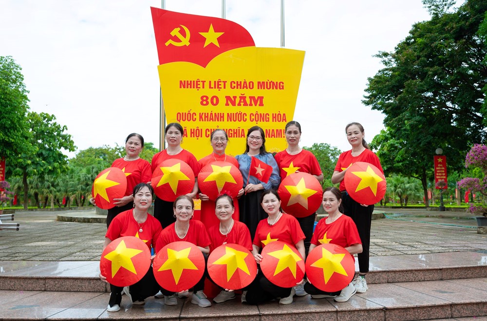Phụ nữ xã Quang Minh hân hoan chào mừng Quốc khánh 2/9 - ảnh 9
