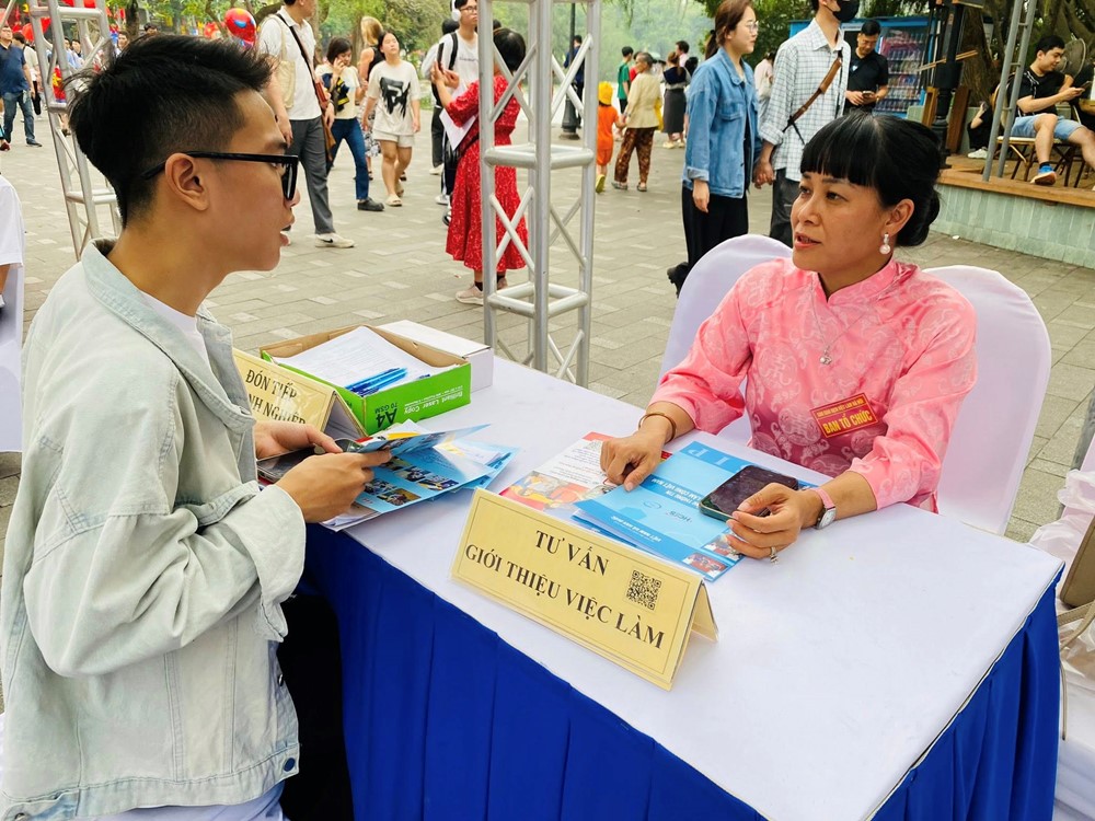 Xã Tiến Thắng: Phiên giao dịch việc làm lưu động năm 2025 tạo cơ hội việc làm cho hàng nghìn lao động - ảnh 1