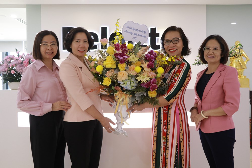 Hội LHPN Hà Nội:  Chúc mừng các nữ doanh nhân nhân Ngày doanh nhân Việt Nam - ảnh 1