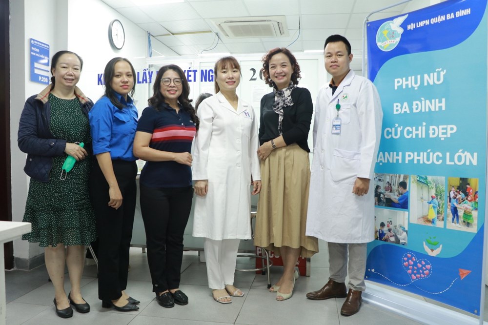 200 nữ cán bộ Hội, nữ lãnh đạo chủ chốt ngành Giáo dục quận Ba Đình được chăm sóc sức khỏe miễn phí - ảnh 1