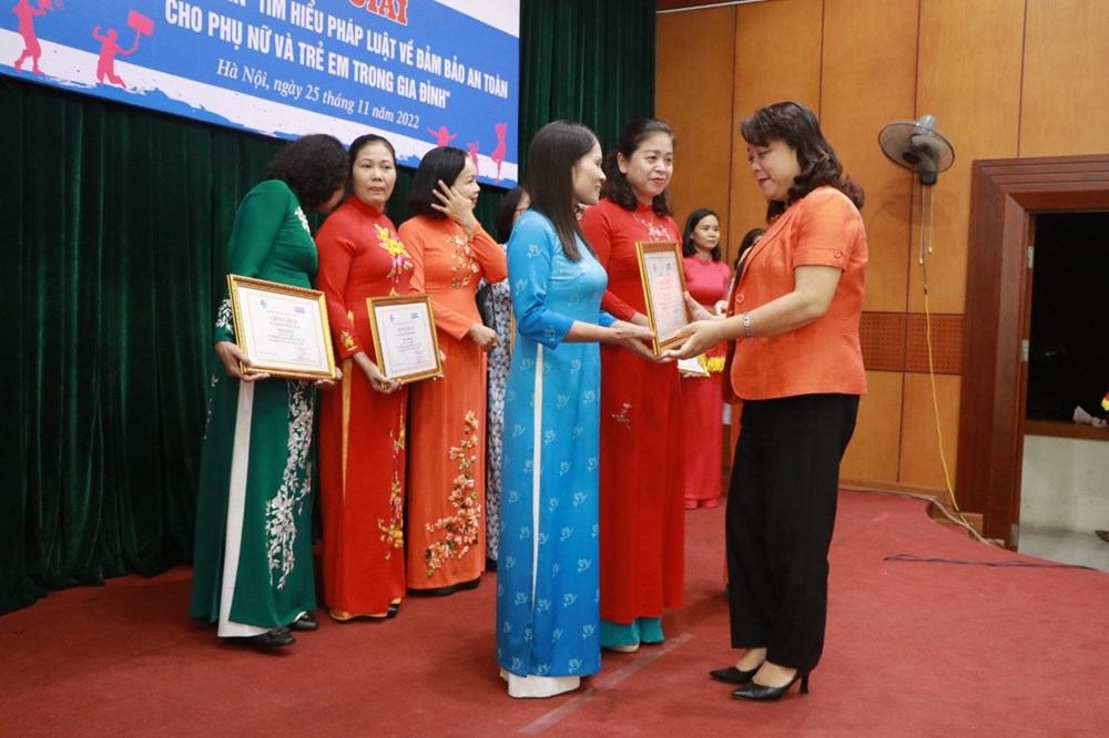 Hội LHPN quận Hà Đông giành giải Nhất tập thể - ảnh 2