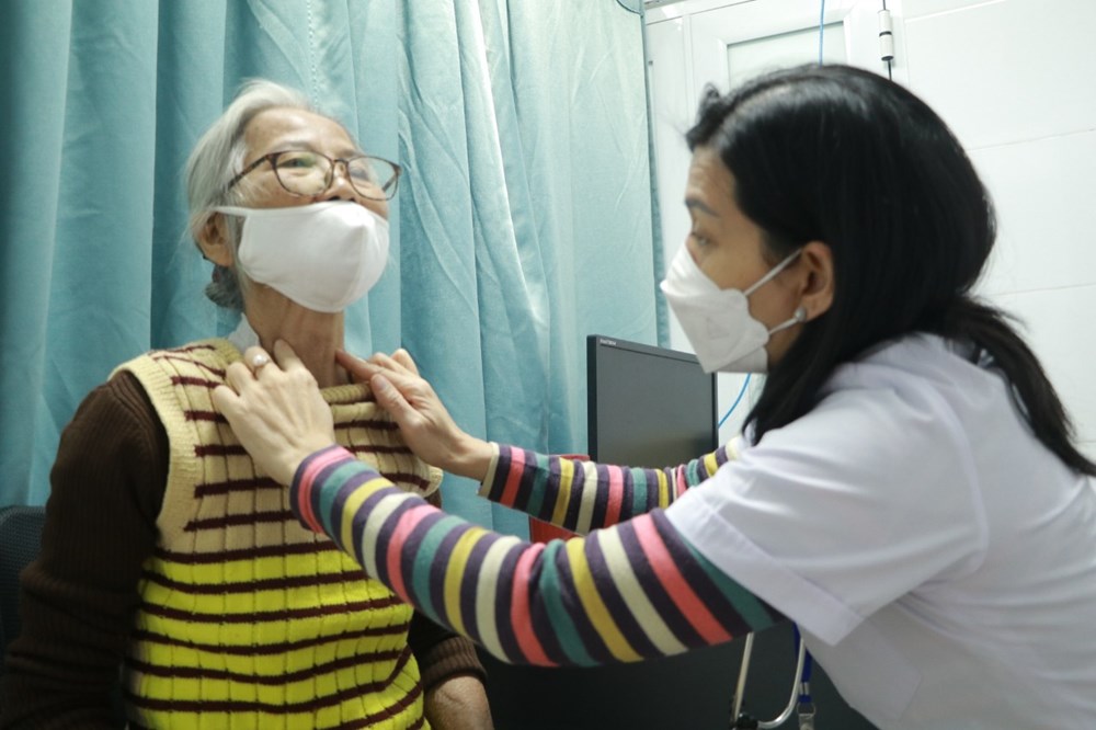 Khám sức khỏe miễn phí cho nữ lực lượng tham gia chiến dịch “Hà Nội-Điện Biên Phủ trên không” - ảnh 6