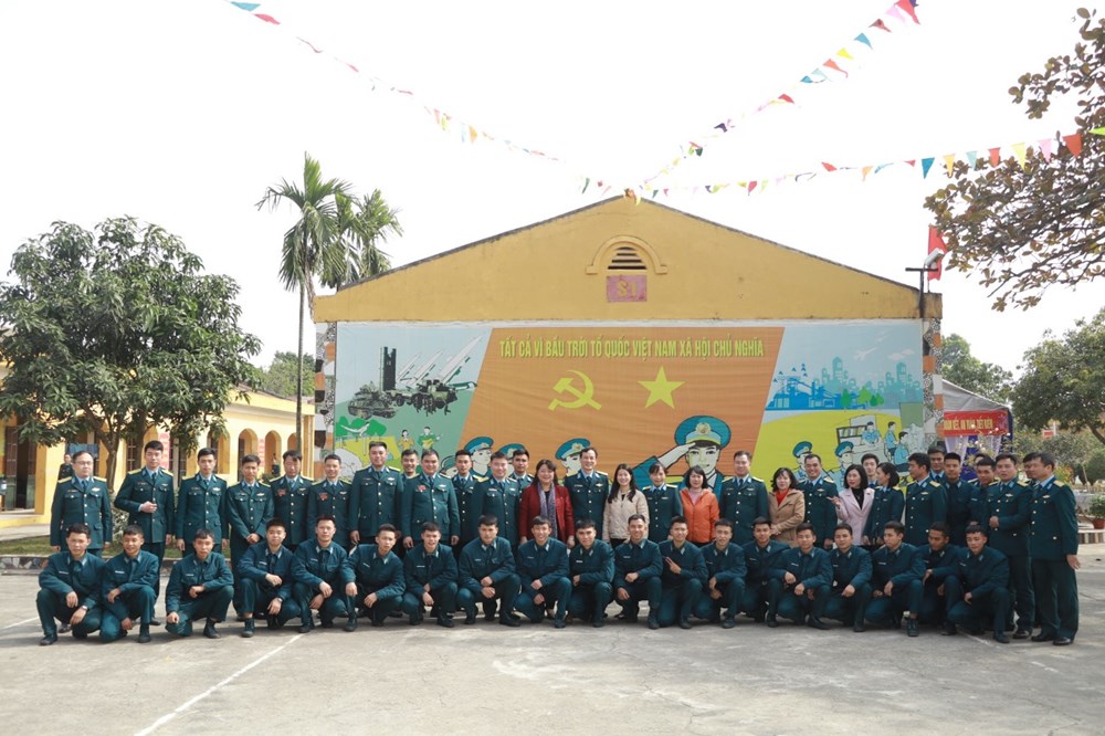 Hội LHPN Hà Nội: Chuyến công tác đầu tiên trong năm 2023 là tới với cán bộ, chiến sĩ Sư đoàn Phòng không 361  - ảnh 4