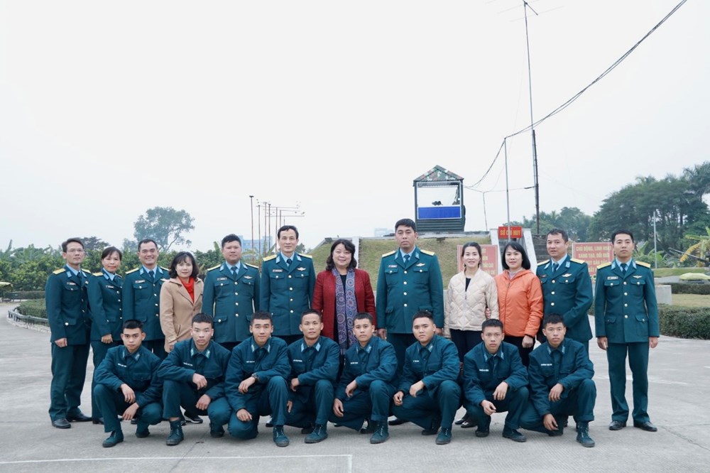 Hội LHPN Hà Nội: Chuyến công tác đầu tiên trong năm 2023 là tới với cán bộ, chiến sĩ Sư đoàn Phòng không 361  - ảnh 19