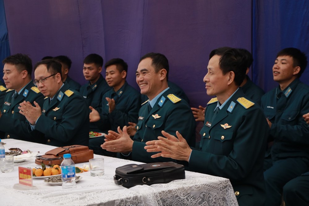 Hội LHPN Hà Nội: Chuyến công tác đầu tiên trong năm 2023 là tới với cán bộ, chiến sĩ Sư đoàn Phòng không 361  - ảnh 17