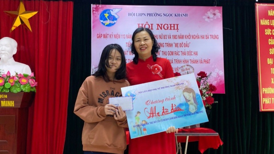 Hội LHPN phường Ngọc Khánh, quận Ba Đình: Trao yêu thương cho 10 trẻ mồ côi - ảnh 3