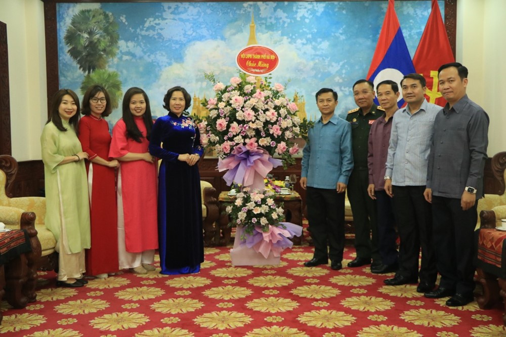 Hội LHPN Hà Nội: Thăm, chúc Tết cổ truyền Lào, Campuchia - ảnh 1