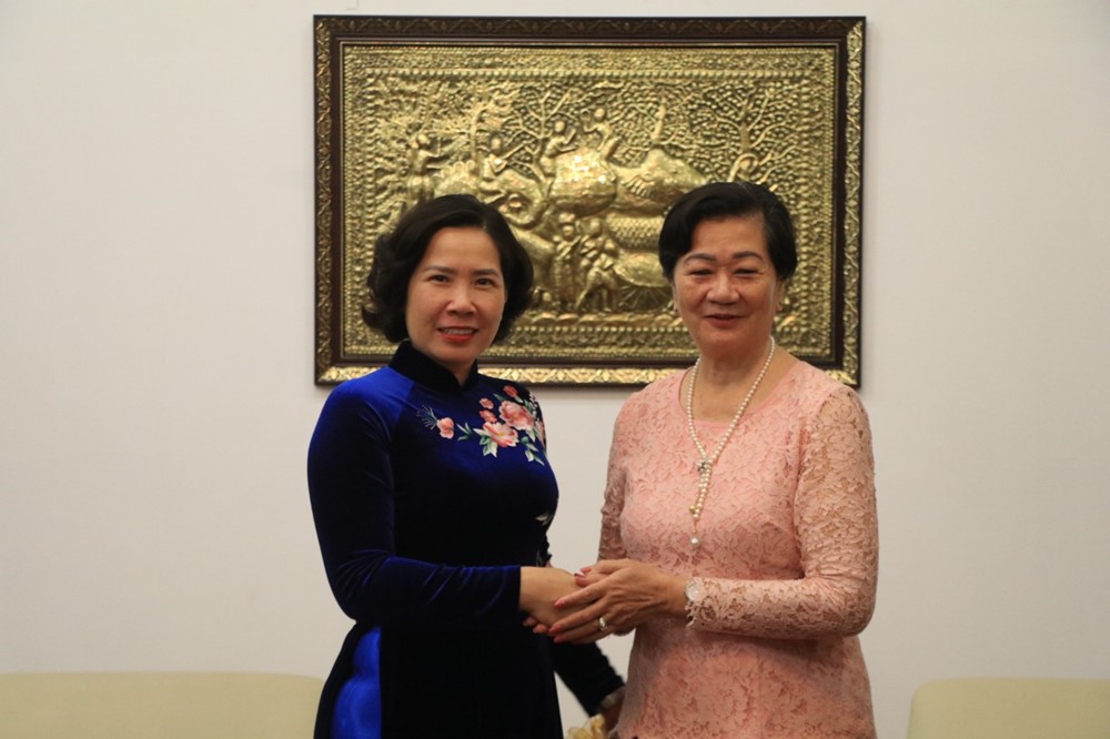 Hội LHPN Hà Nội: Thăm, chúc Tết cổ truyền Lào, Campuchia - ảnh 6