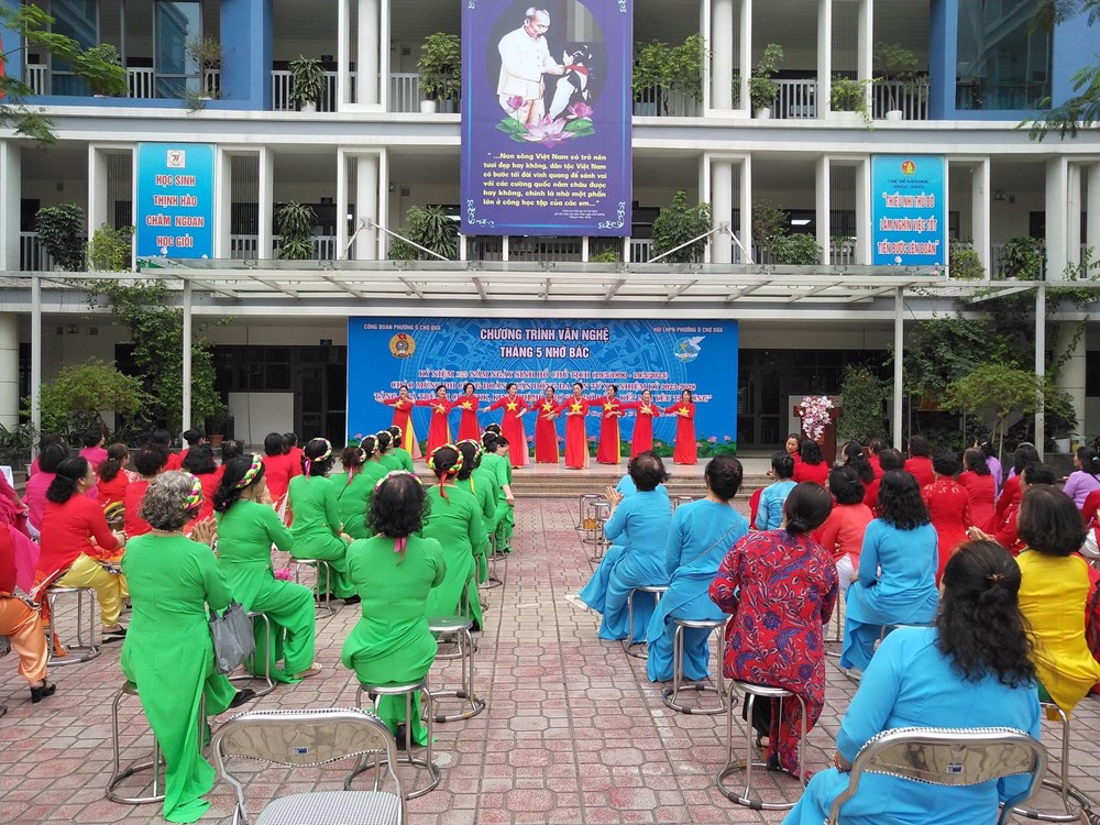 Hội LHPN phường Ô Chợ Dừa, quận Đống Đa: Phối hợp tổ chức liên hoan văn nghệ “Tháng 5 nhớ Bác” - ảnh 4