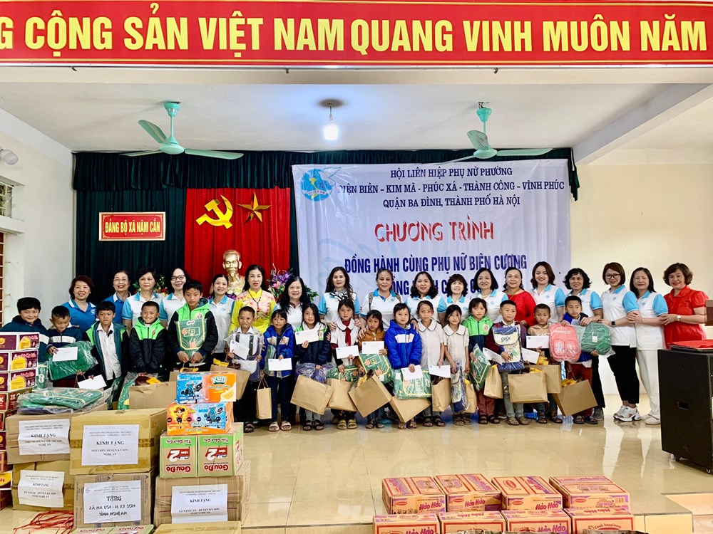 Thực hiện chương trình “Đồng hành cùng phụ nữ Biên cương” năm 2023 tại huyện Kỳ Sơn, tỉnh Nghệ An. - ảnh 1